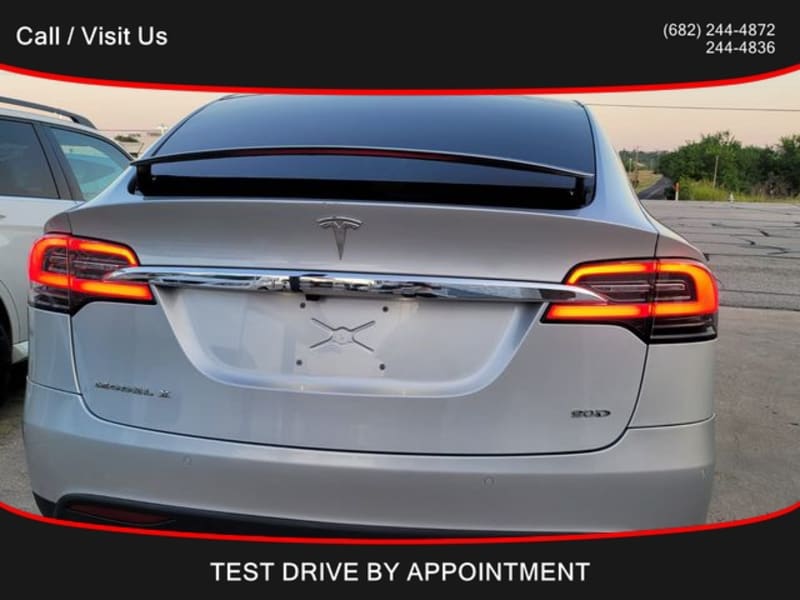 Tesla Model X 2016 price $72,000