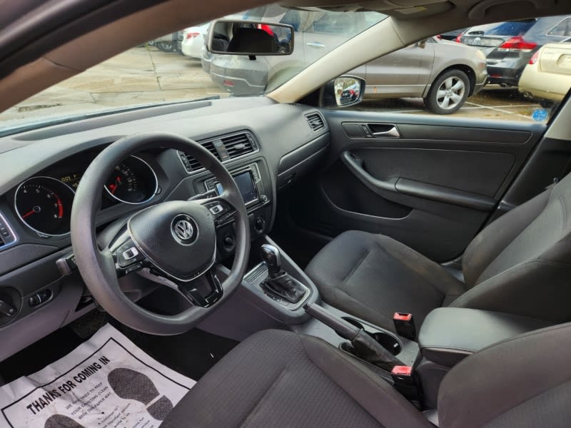 Volkswagen Jetta 2016 price $9,950