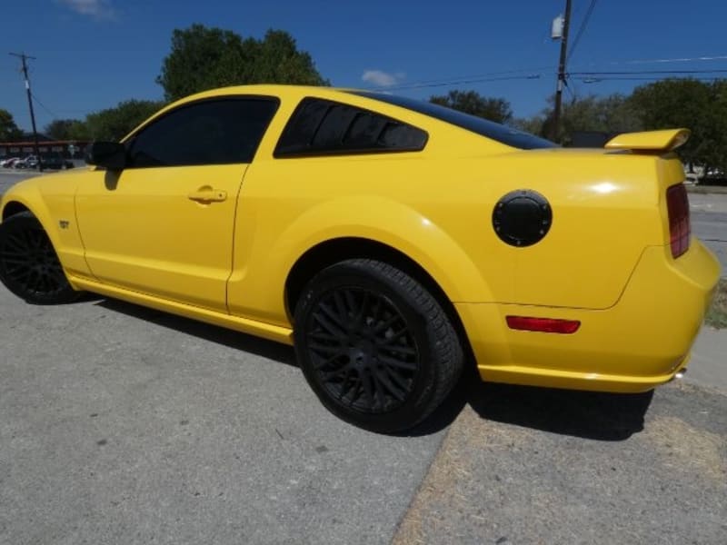 Ford Mustang 2005 price $10,000