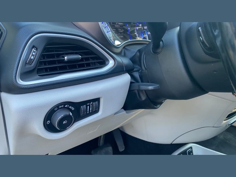 Chrysler Pacifica 2019 price $13,888