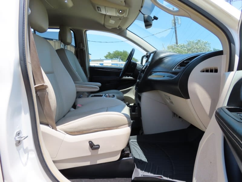 Chrysler Town & Country 2012 price $5,495 Cash