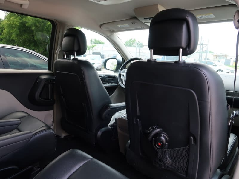 Chrysler Town & Country 2015 price $14,597