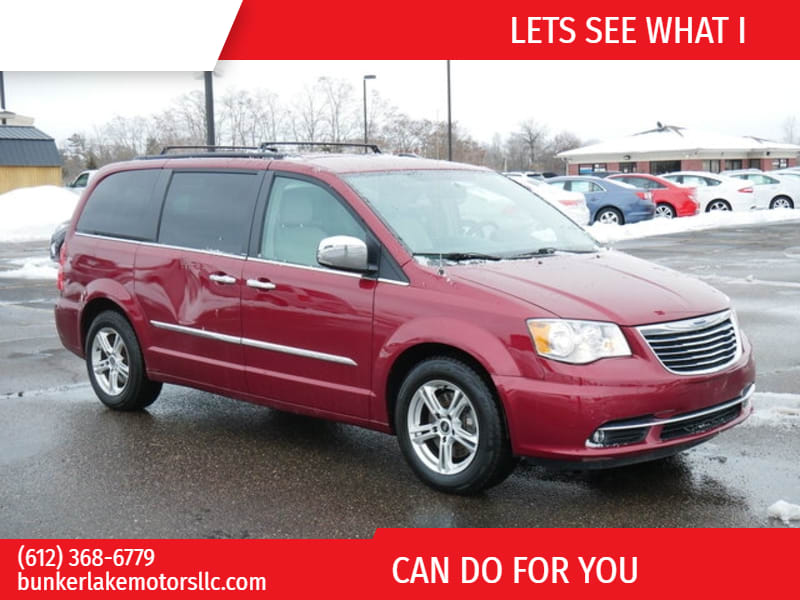 Chrysler Town & Country 2012 price $9,477