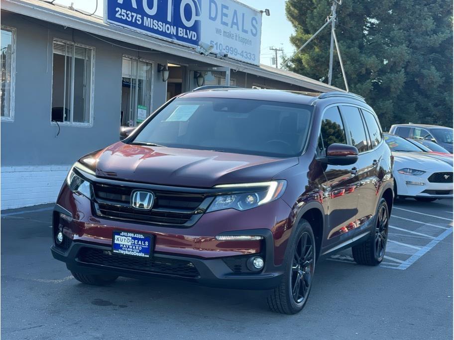 Used 2022 Honda Pilot SE with VIN 5FNYF5H23NB018117 for sale in Hayward, CA