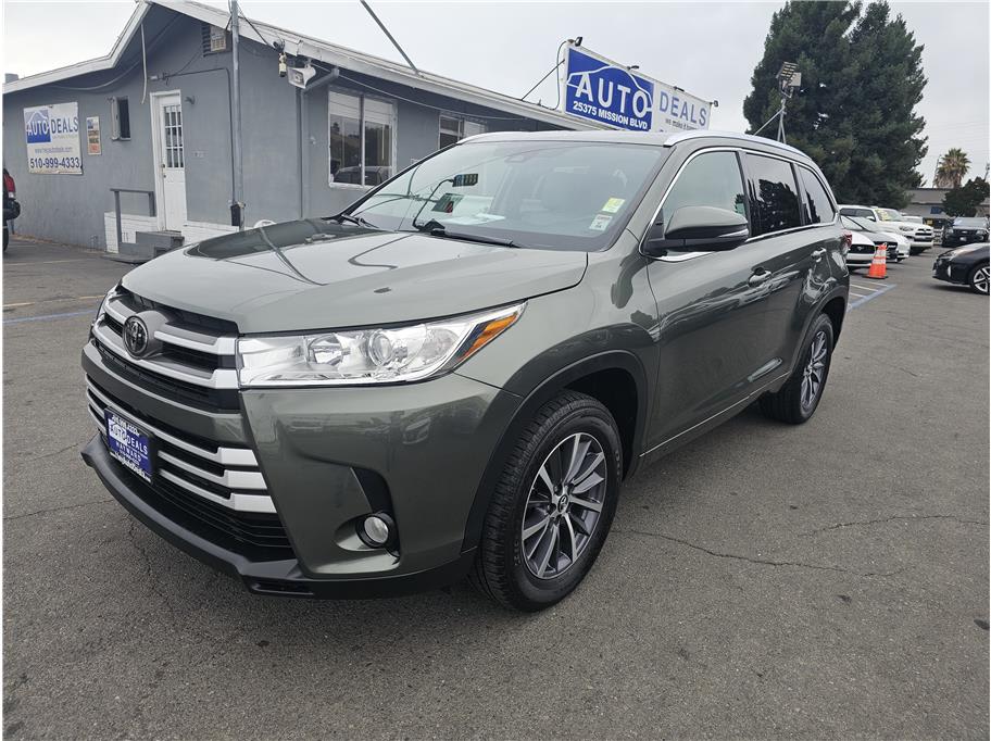 Used 2018 Toyota Highlander XLE with VIN 5TDKZRFHXJS249226 for sale in Hayward, CA