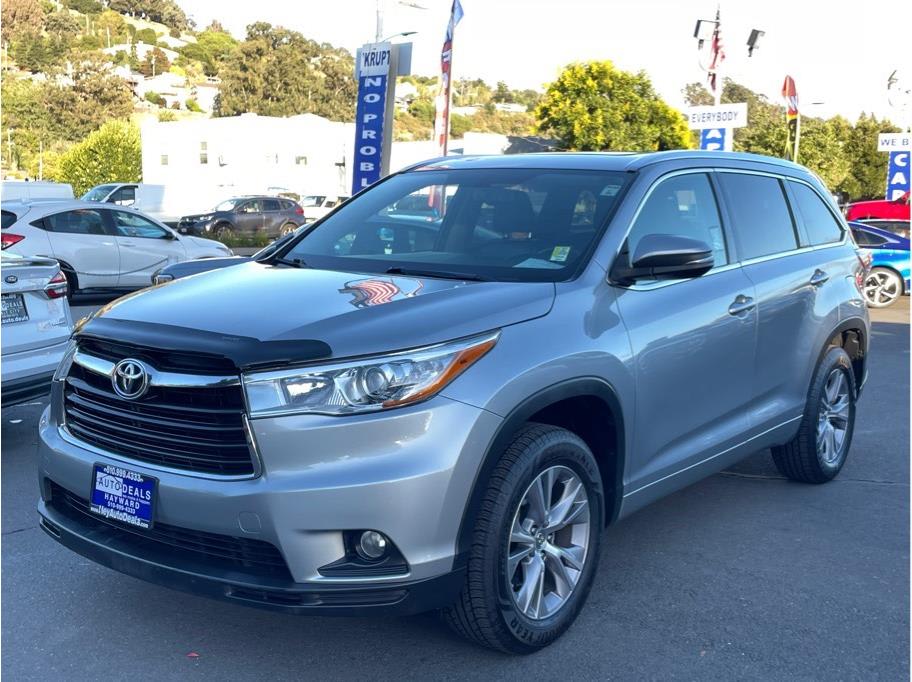 Used 2015 Toyota Highlander XLE with VIN 5TDKKRFH4FS043038 for sale in Hayward, CA