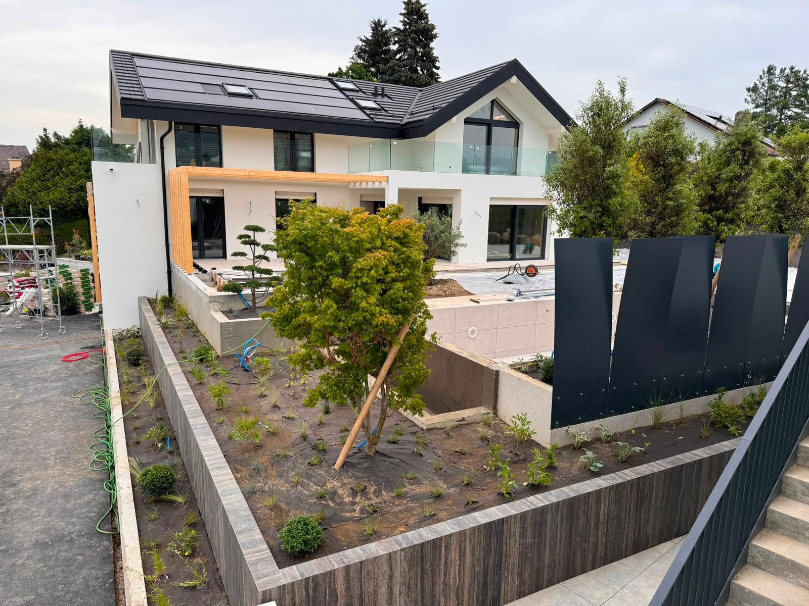 Villa contemporaine et jardin paysager à Sullens