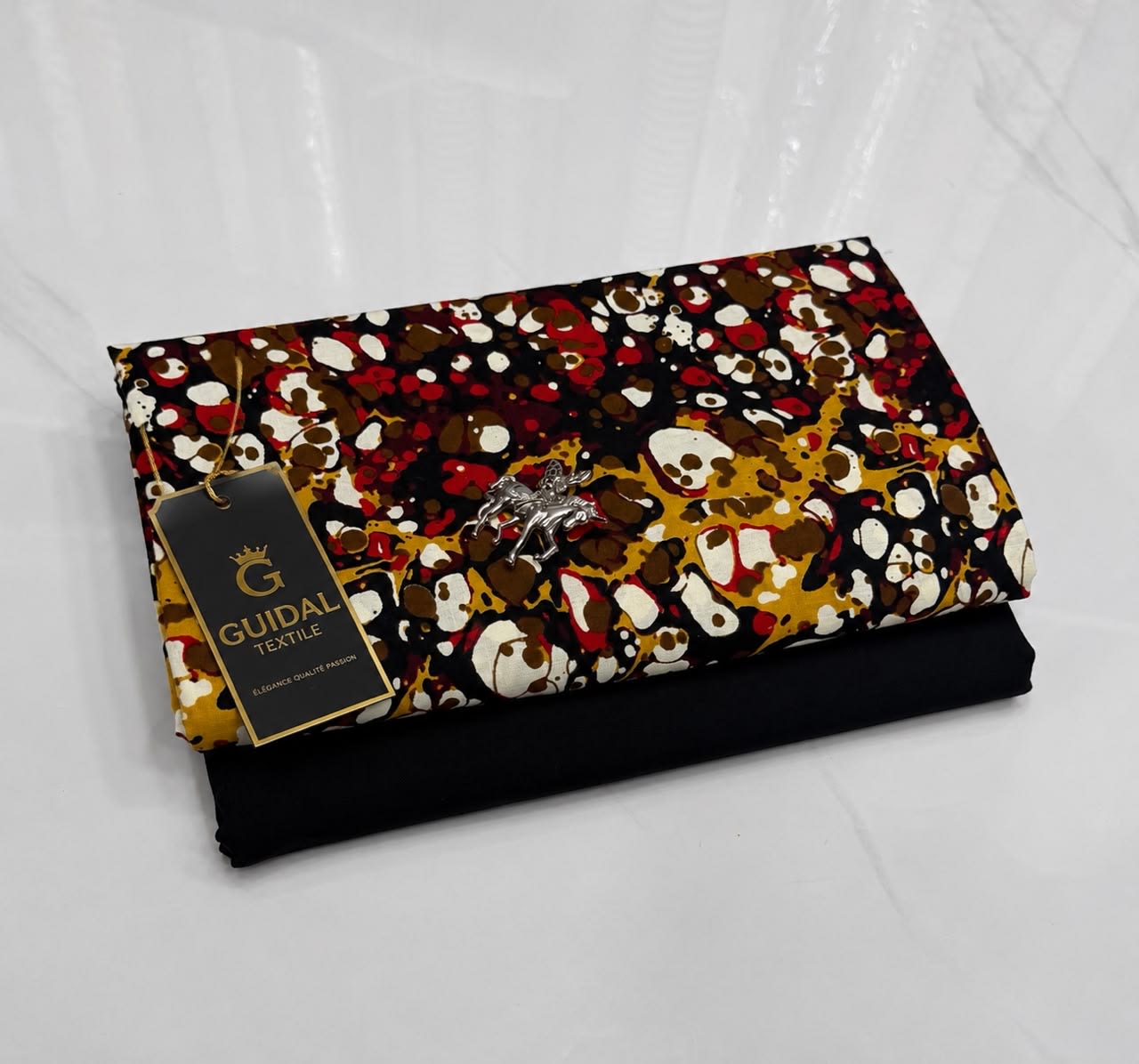 Portefeuille femme motif léopard doré et bordeaux