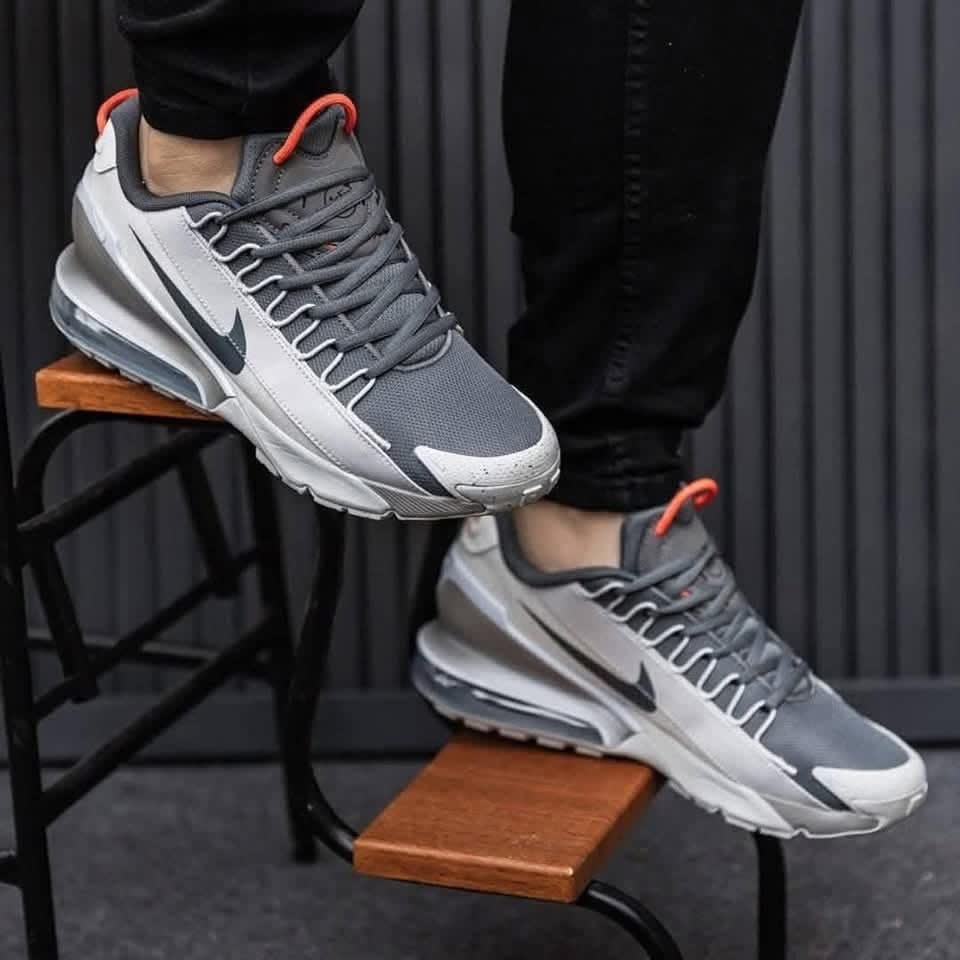 Baskets Nike Air Max 270 bleu et blanc