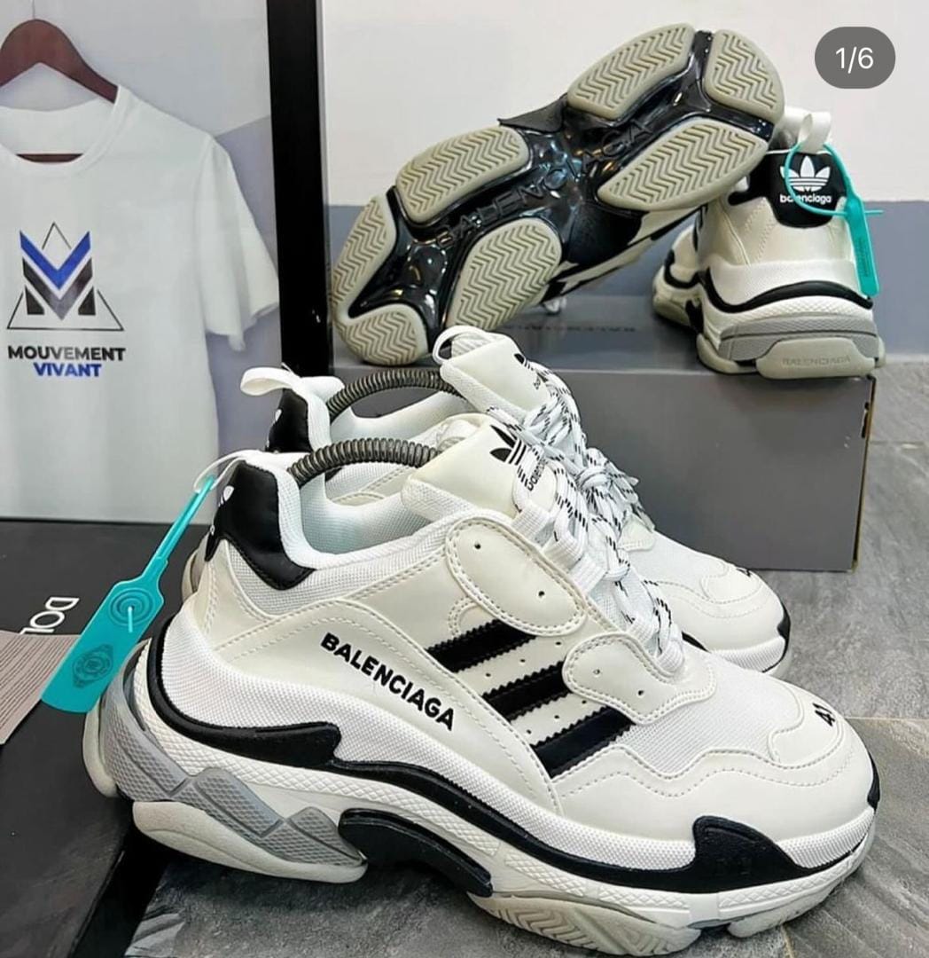 Baskets Balenciaga Triple S blanches et noires
