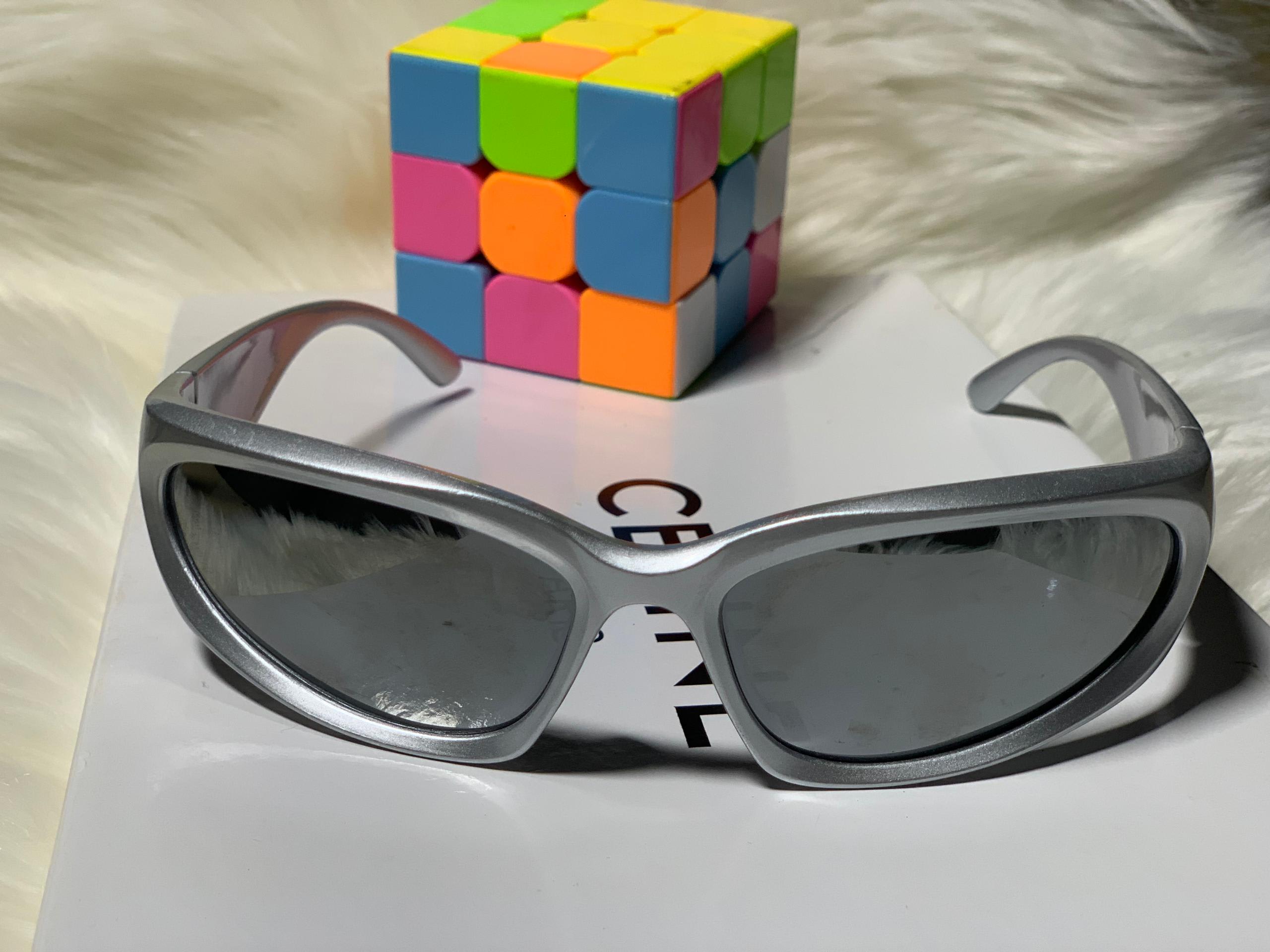 Lunettes de soleil sportives gris métal