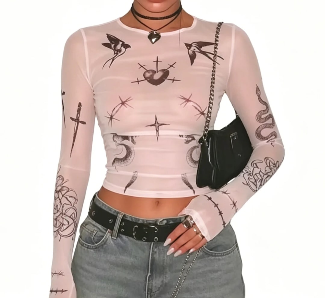 T-shirt crop top rose pâle motifs goth - Taille S/M
