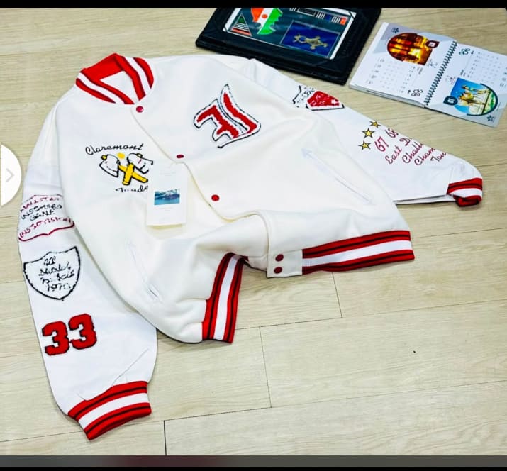 Veste de sport blanc et rouge avec broderies - Style streetwear