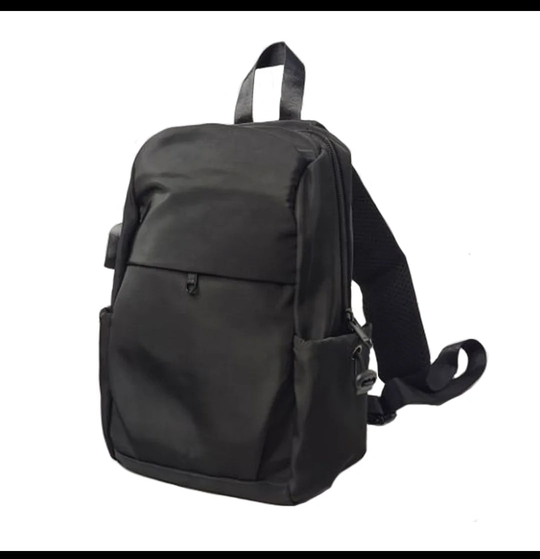 Sac à dos noir multipoches avec bandoulière