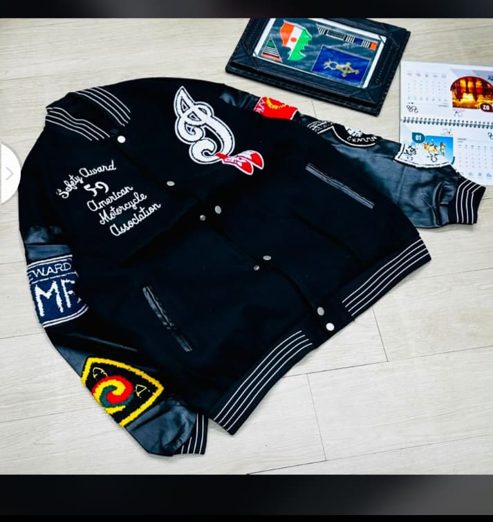 Veste Teddy/Bomber Noir avec Broderies - Style Vintage