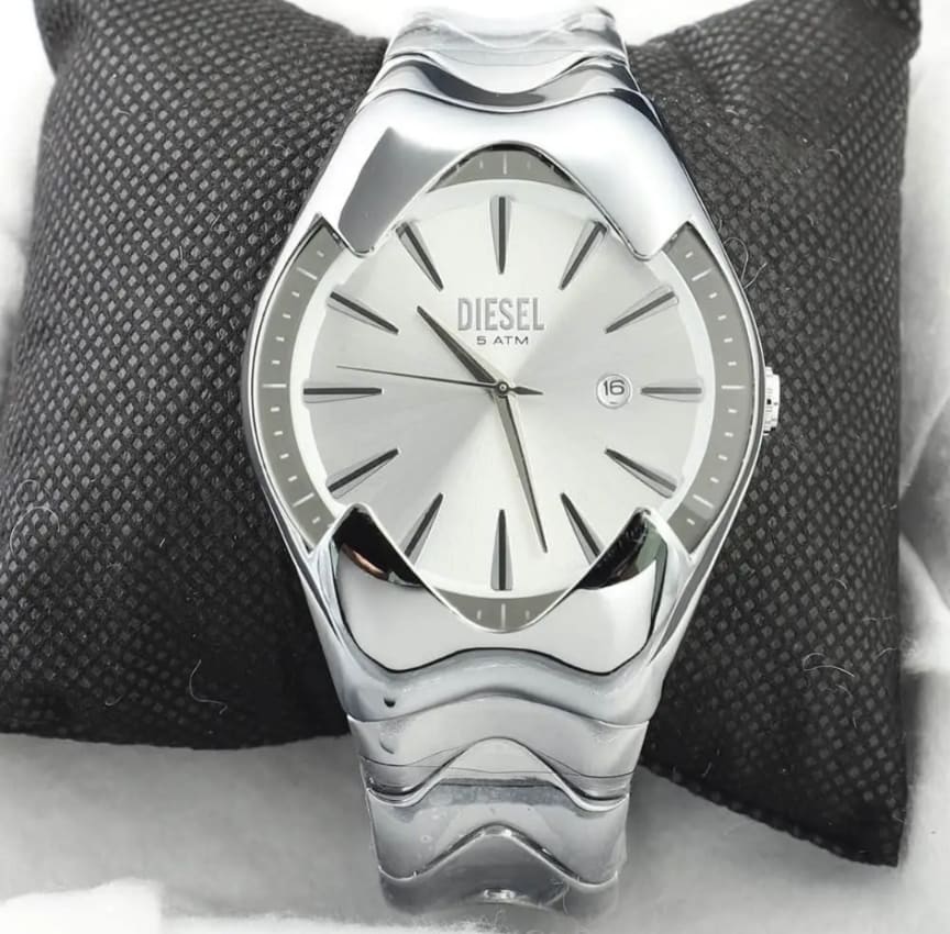 Montre Diesel 5 ATM argentée - Design élégant