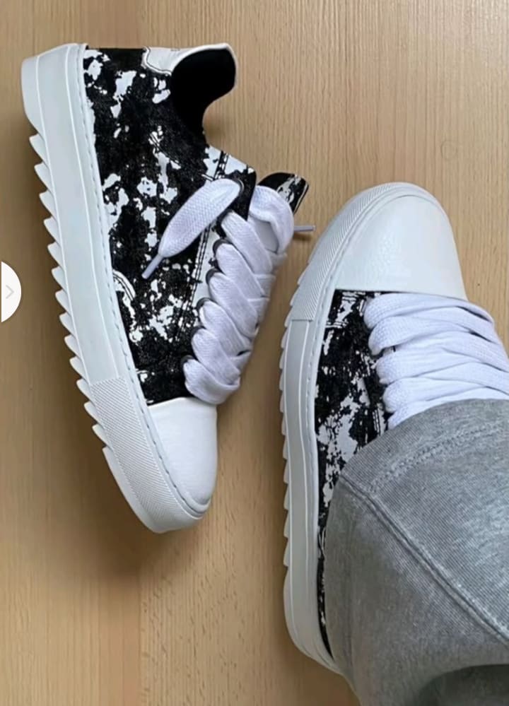 Sneakers femme noir et blanc motif splatter - plateforme