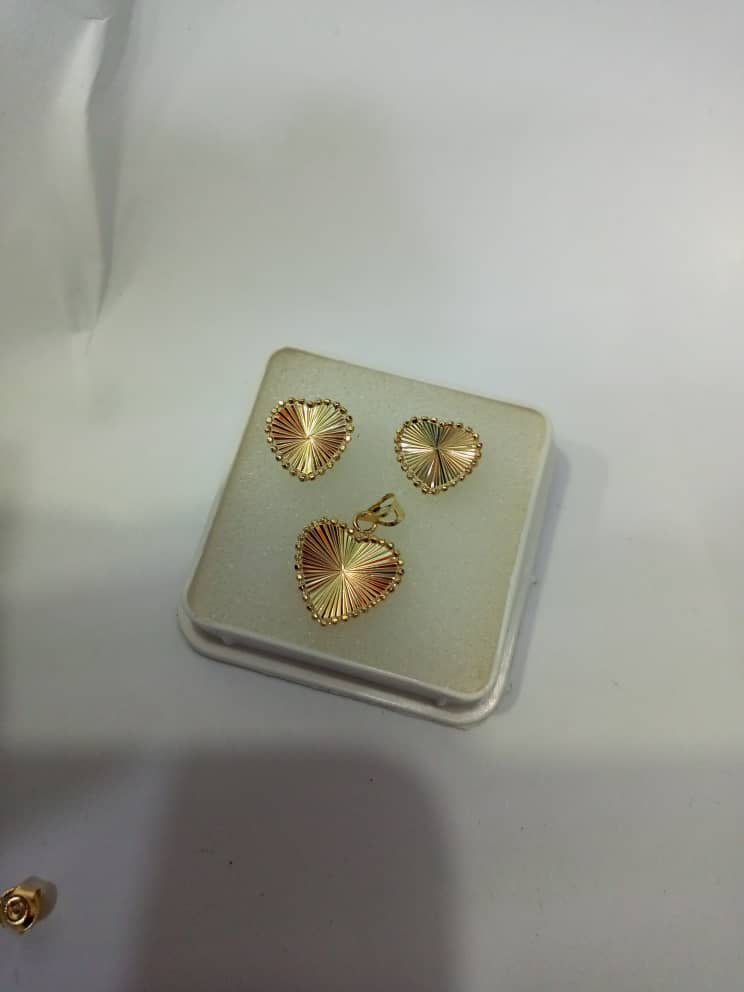 Parure bijoux cœur en or - Boucles d'oreilles et pendentif