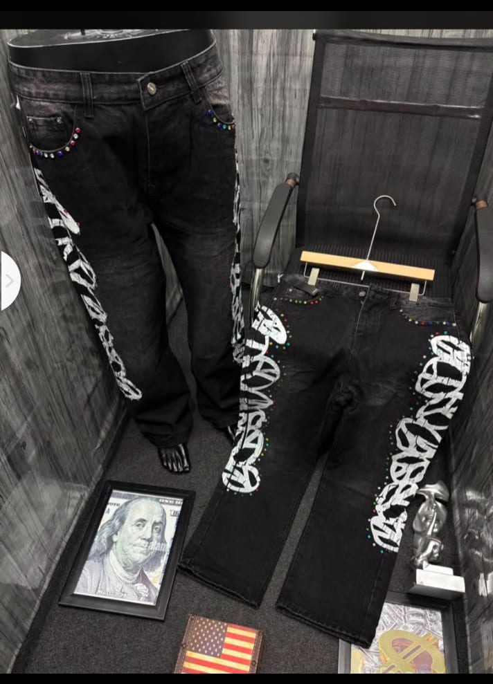 Jeans noir streetwear avec chaînes et strass