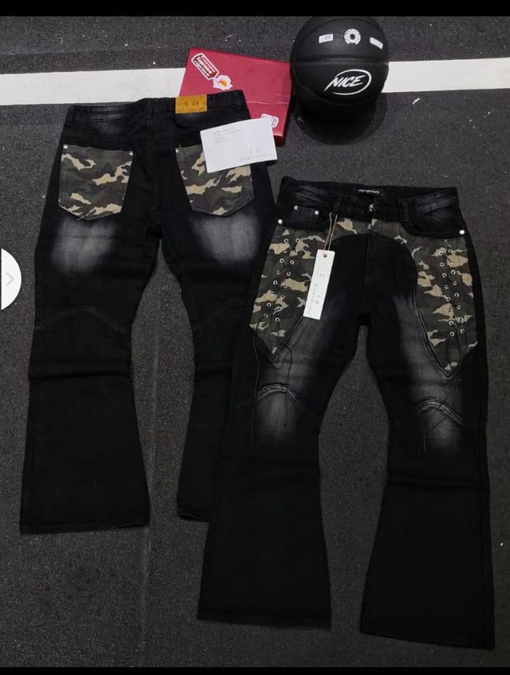 Lot de 2 jeans noirs flare avec poches camouflage