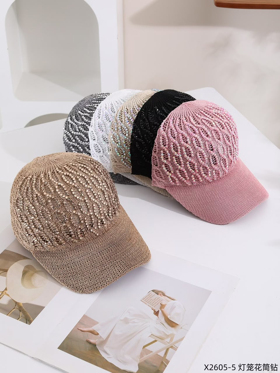 Lot de 5 casquettes en maille ajourée avec strass - Multicolore