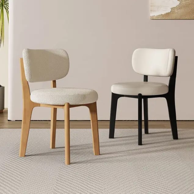 Chaise design moderne pieds noirs - Confortable et élégante