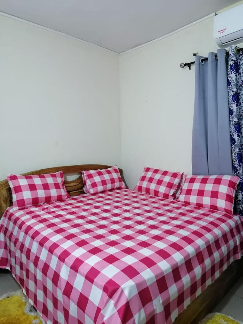 Parure de lit complète avec taie d'oreiller et rideaux assortis