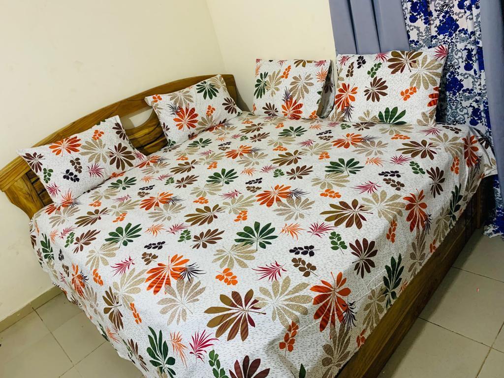 Parure de lit complète 4 pièces - Motifs floral bleu et blanc