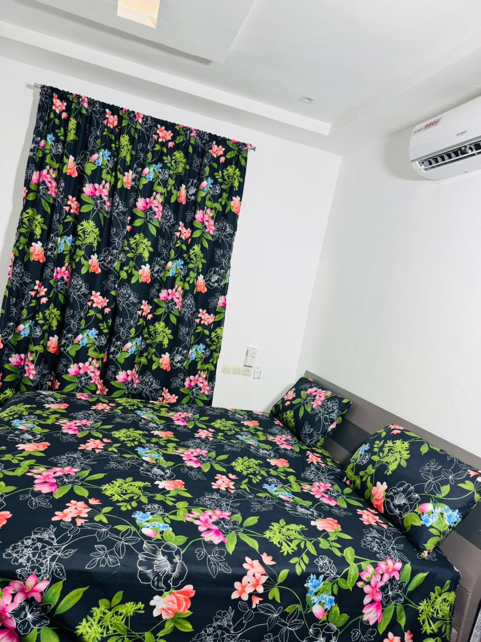 Parure de lit 2 places motif floral - Housse de couette + taies d'oreiller