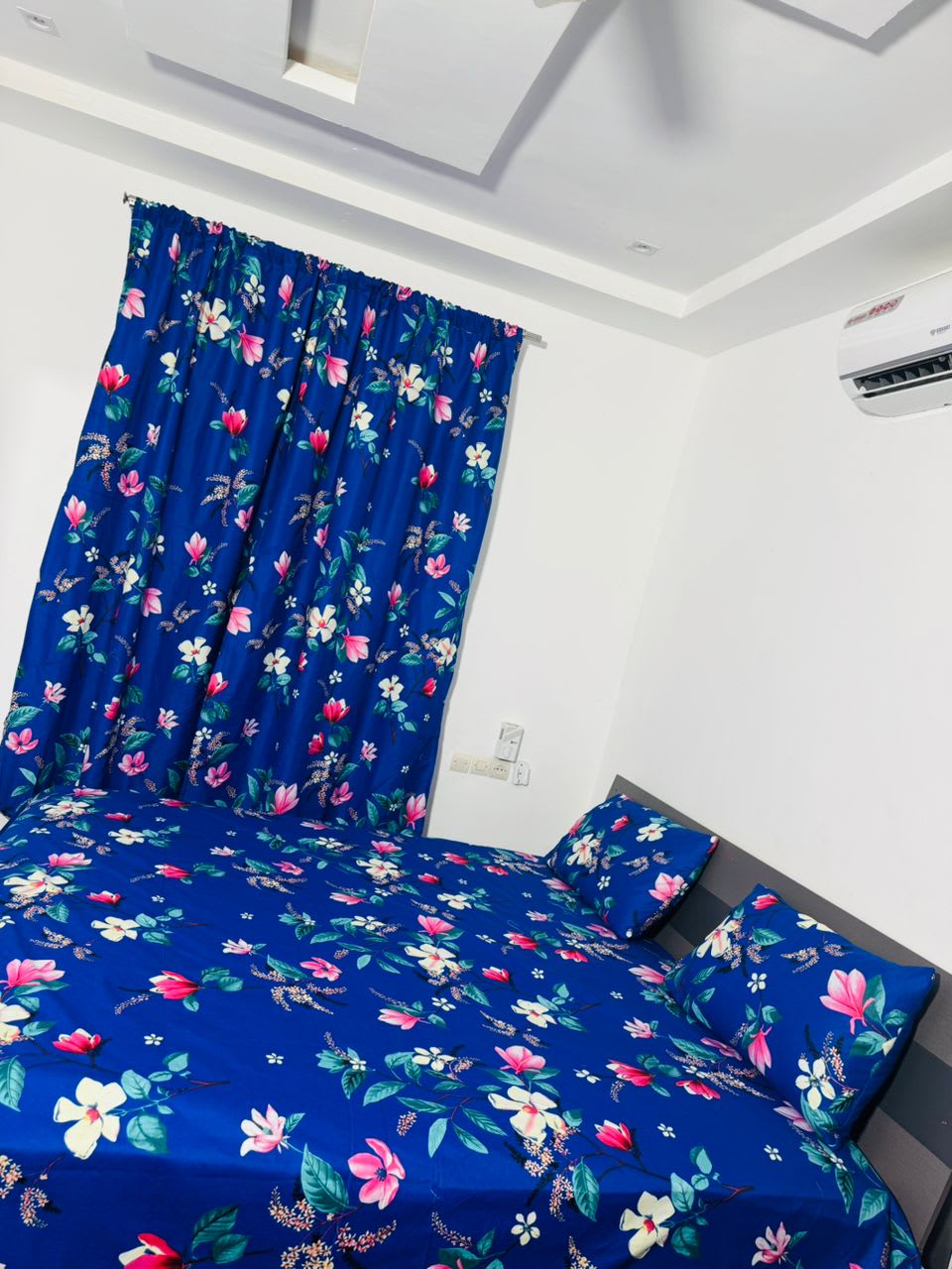 Parure de lit 2 places motif floral - Housse de couette + taies d'oreiller