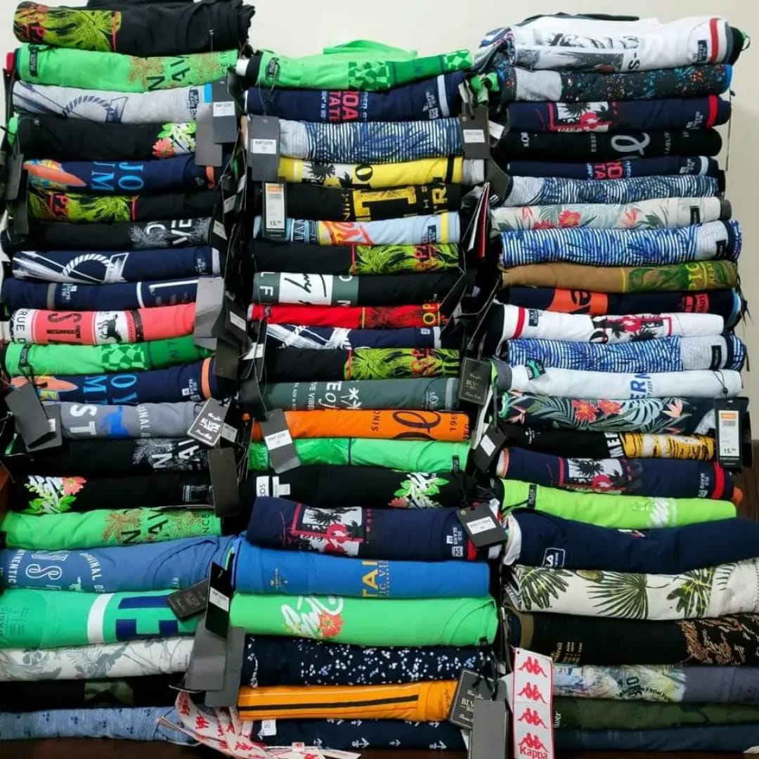 Lot de t-shirts homme neufs - Diverses couleurs et motifs