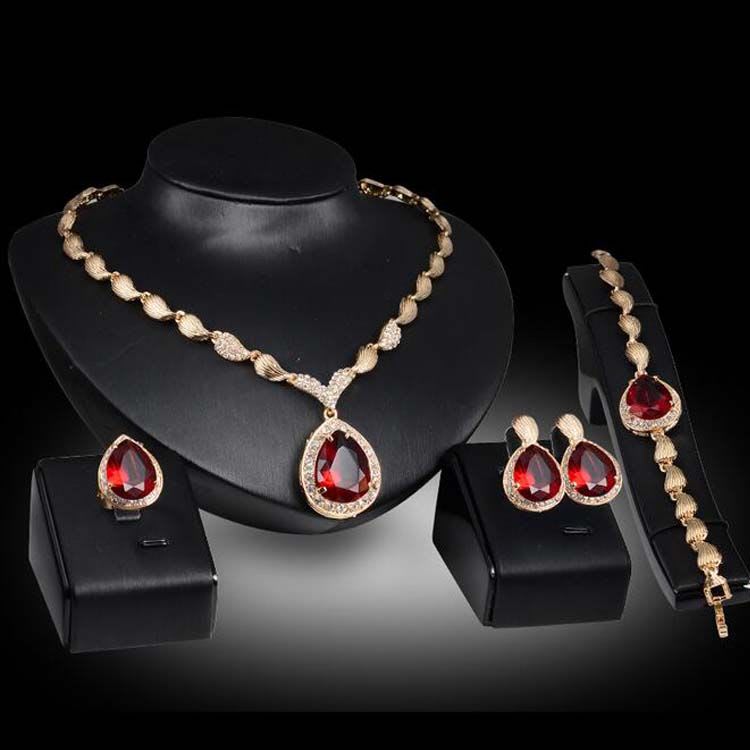 Parure bijoux élégante - Collier, boucles d'oreilles, bracelet et bague