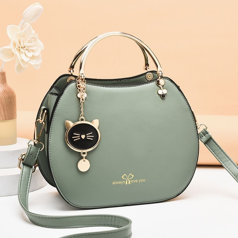 Sac à main rond avec pendentif chat - plusieurs couleurs disponibles