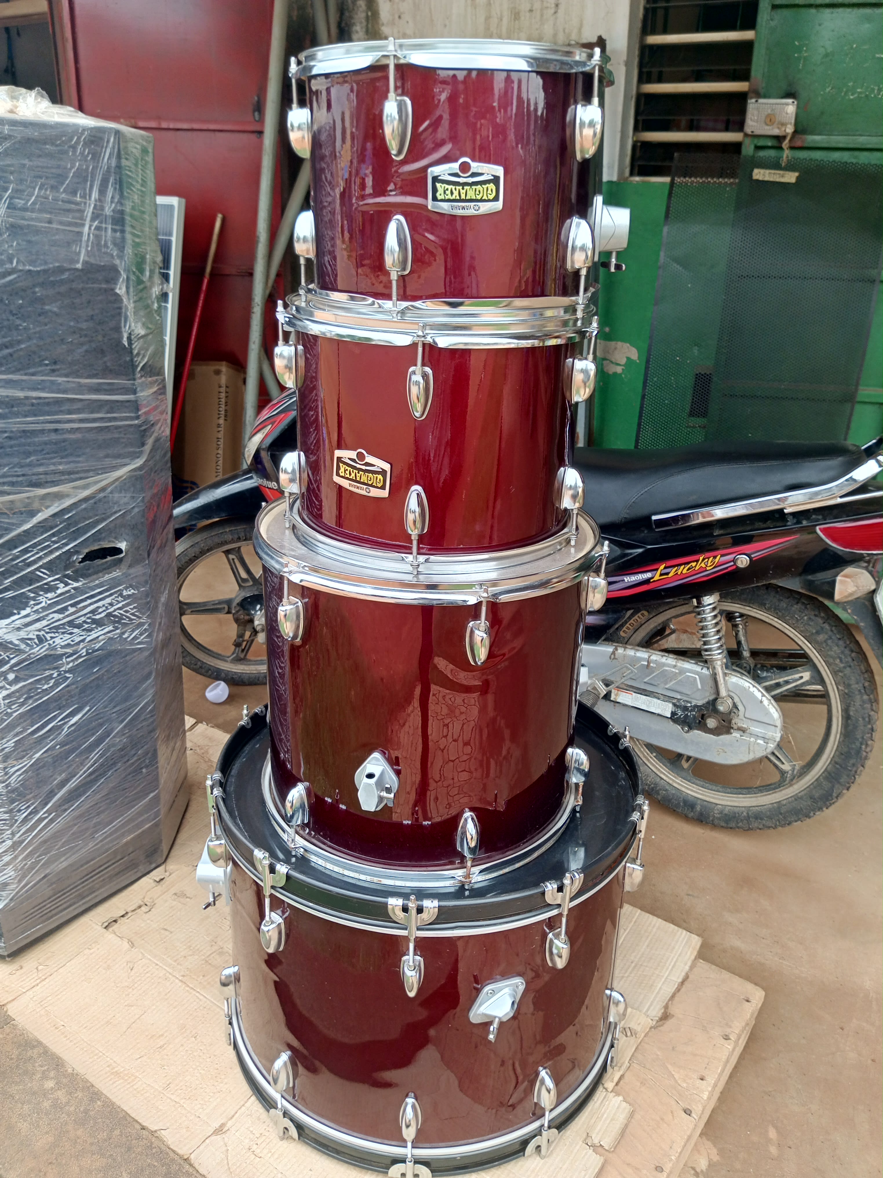 Kit de batterie complète 5 fûts couleur bordeaux/rouge - Neuf