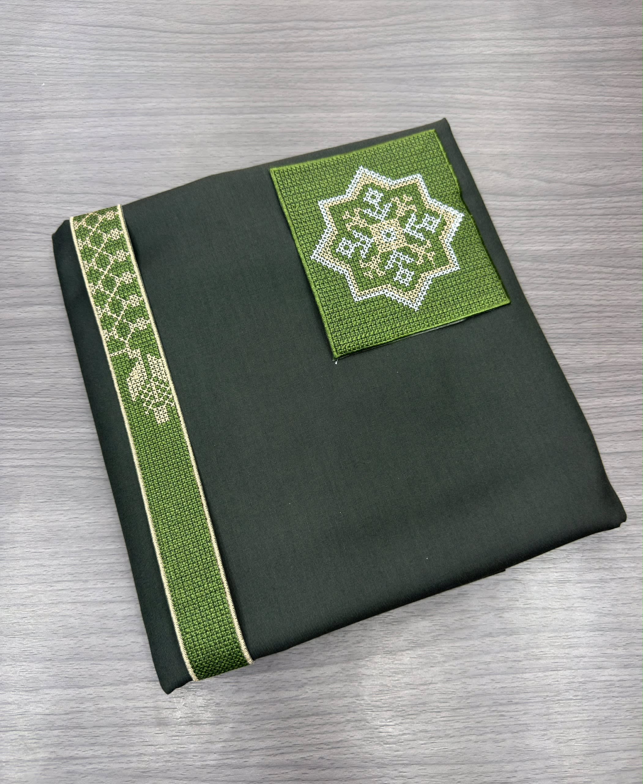 Lot de 3 foulards carrés brodés avec motifs géométriques
