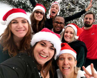 Equipe hôtel Villa Marlioz à Aix-les-Bains, selfie en hiver sous la neige