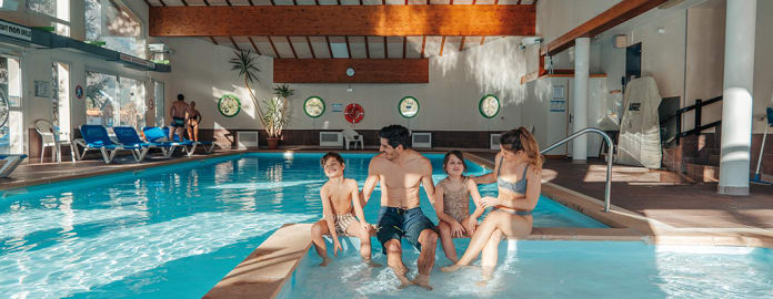 Piscine intérieure Alpes d'Azur.jpg