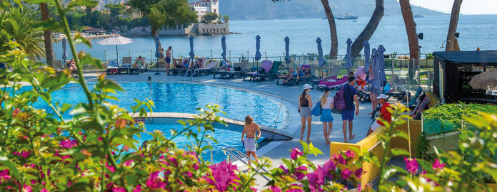 piscine en bord de mer - Farniente dans un hôtel en bord de mer