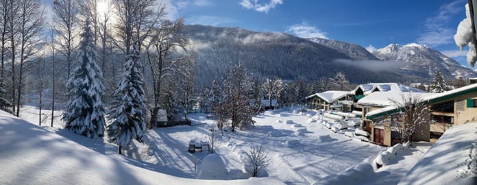 club les alpes d'azur dans un paysage enneigé