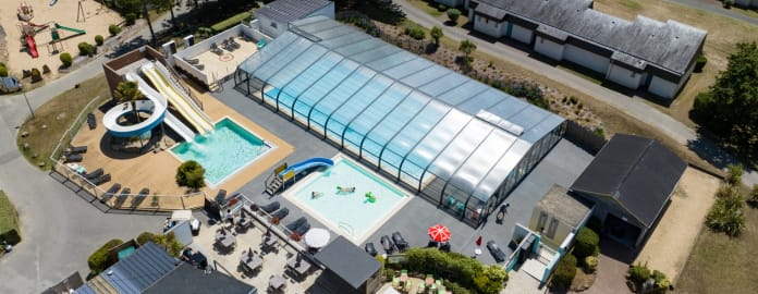 les equipements de keravel avec piscines et toboggans