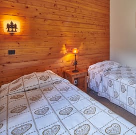 Chambre twin aux Chalets du Prariand