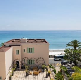 Hôtel Balmoral à Menton - chambre vue mer - Vacances Bleues