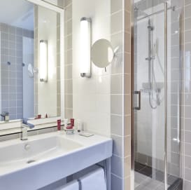 "Confort" room bathroom