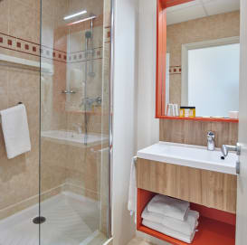 Bathroom of a 4-person renovated flat, Le Méditerranée residence