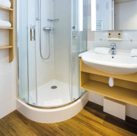 2-person "Confort" room bathroom