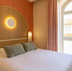 Hôtel Balmoral - Chambre vue ville à Menton - Vacances Bleues