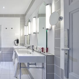 Salle de bain Chambre Deluxe 4 pers, hôtel spa à Dax