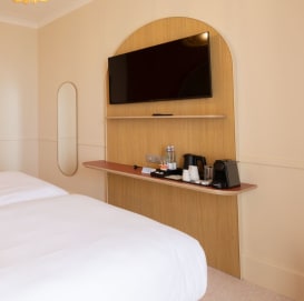 Hôtel Balmoral à Menton - chambre privilège côté ville - Vacances Bleues