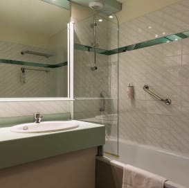 Salle de bain - Chambre - Hôtel Villa Marlioz - Aix-les-Bains