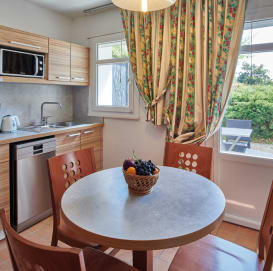 Kitchen of a 4-person studio, Le Méditerranée residence